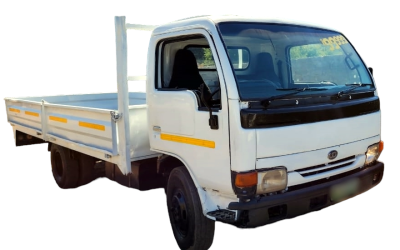 2000 Nissan UD035 Truck